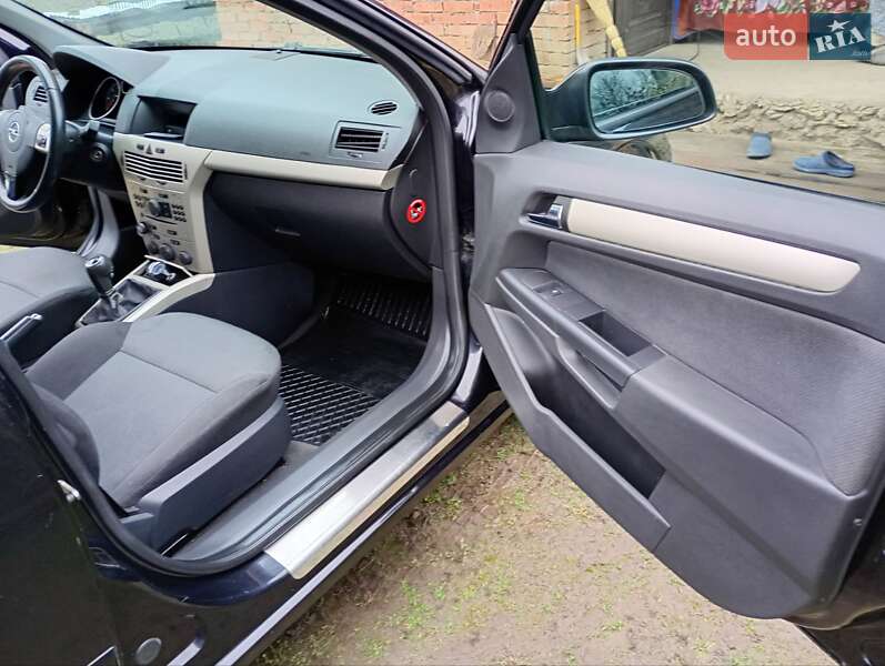 Универсал Opel Astra 2007 в Новой Ушице