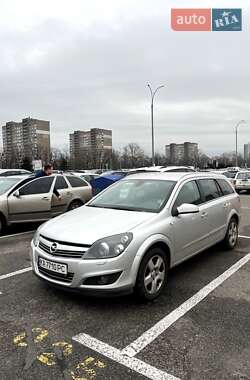 Универсал Opel Astra 2009 в Вишневом