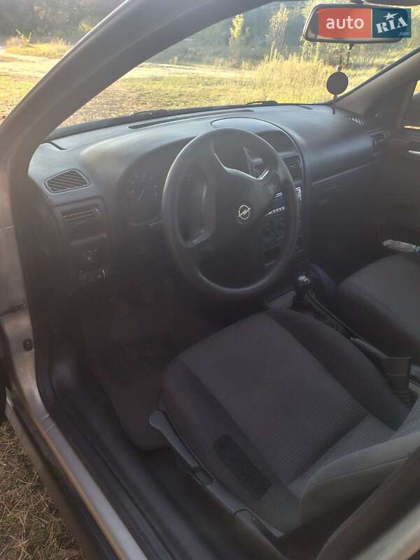 Седан Opel Astra 2005 в Сумах