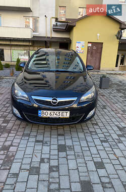 Універсал Opel Astra 2012 в Тернополі