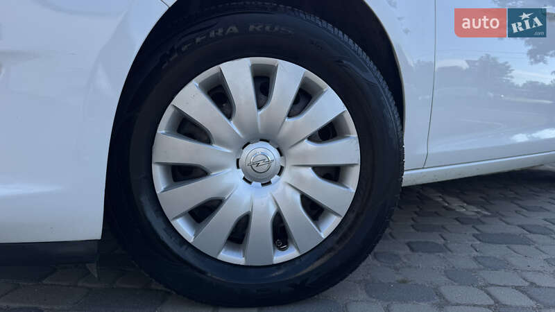 Универсал Opel Astra 2014 в Ивано-Франковске