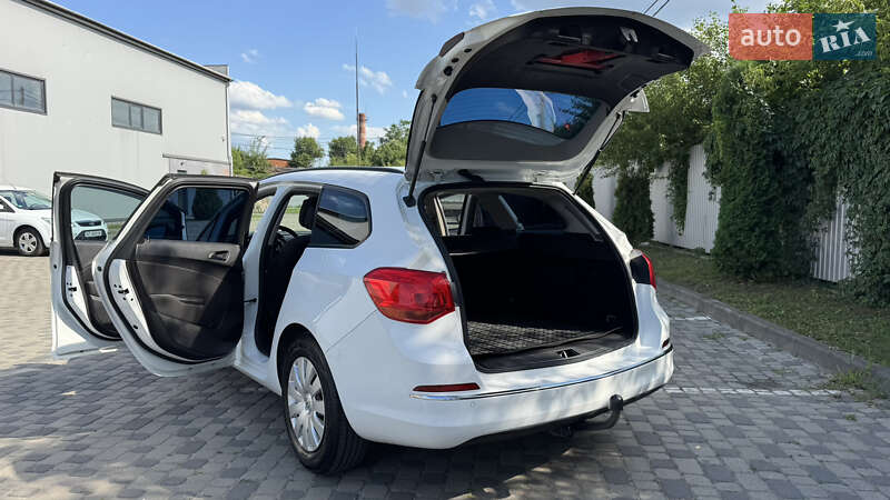 Универсал Opel Astra 2014 в Ивано-Франковске
