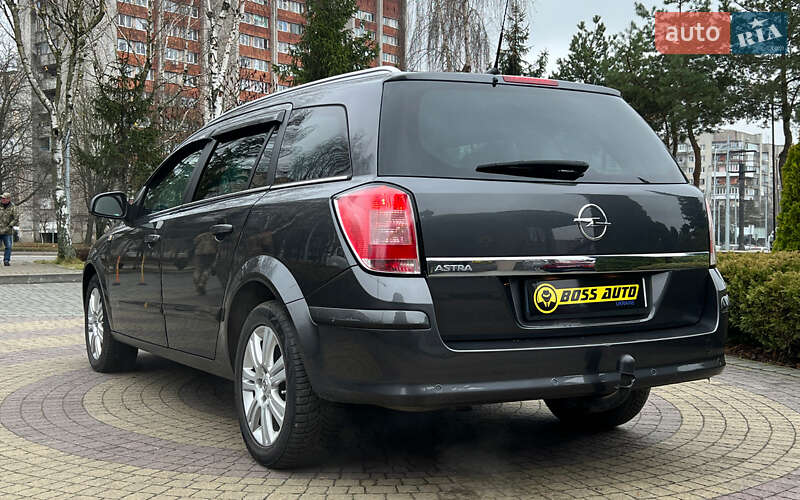 Універсал Opel Astra 2010 в Львові