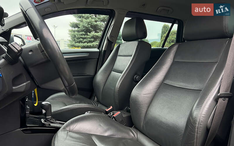 Універсал Opel Astra 2010 в Львові