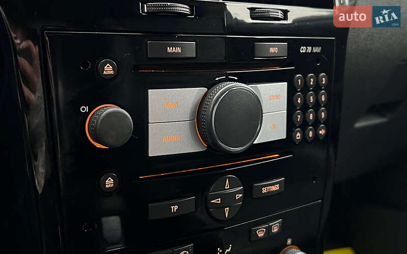 Універсал Opel Astra 2010 в Львові