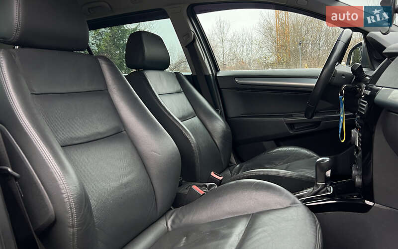 Універсал Opel Astra 2010 в Львові