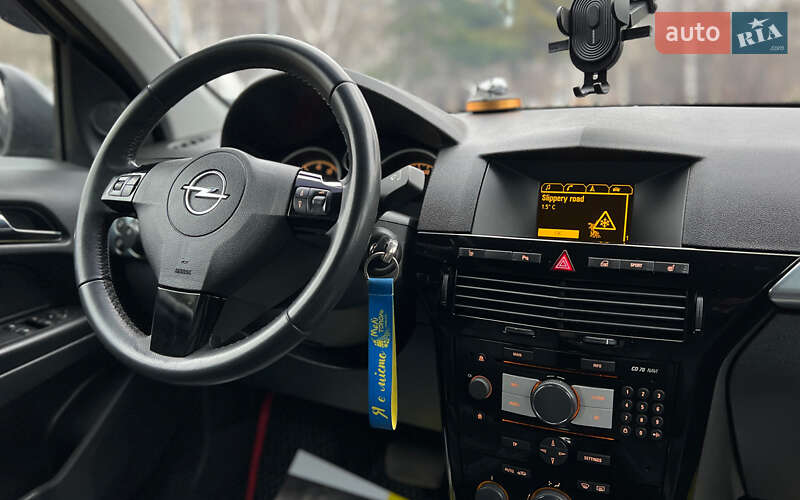 Універсал Opel Astra 2010 в Львові