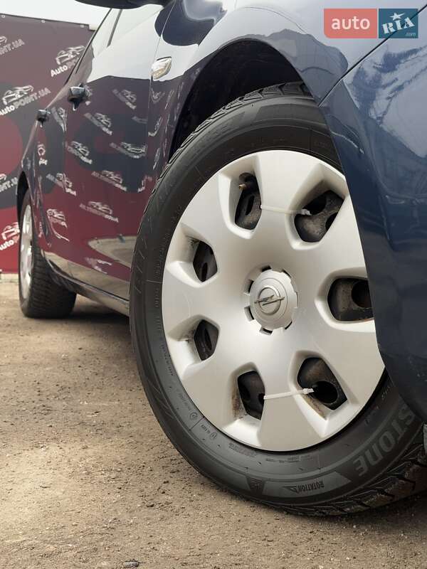 Универсал Opel Astra 2011 в Сумах