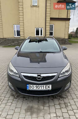 Универсал Opel Astra 2012 в Кременце