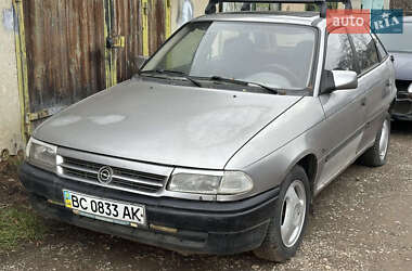 Хетчбек Opel Astra 1992 в Стрию