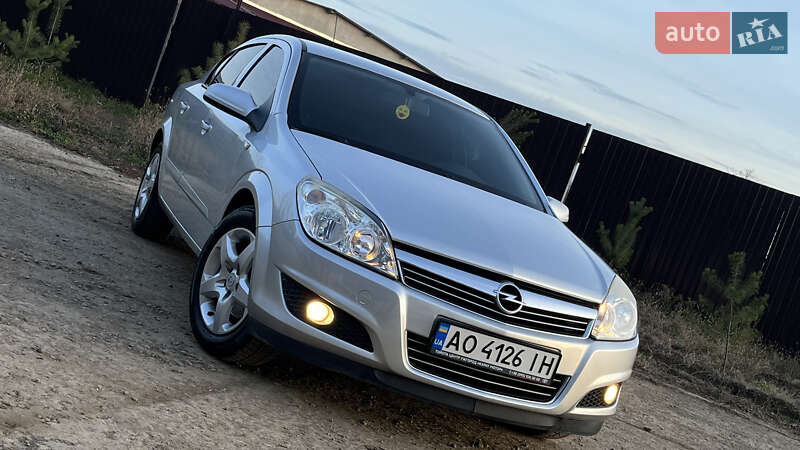 Седан Opel Astra 2008 в Ужгороде