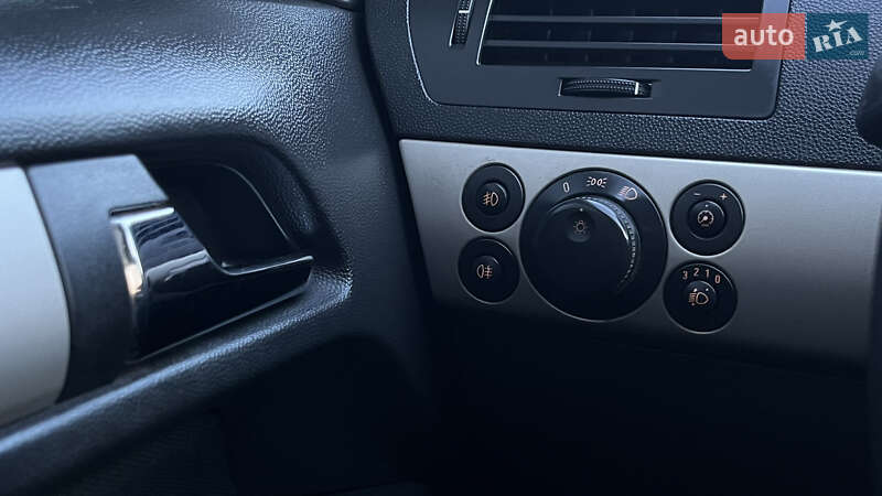 Седан Opel Astra 2008 в Ужгороде