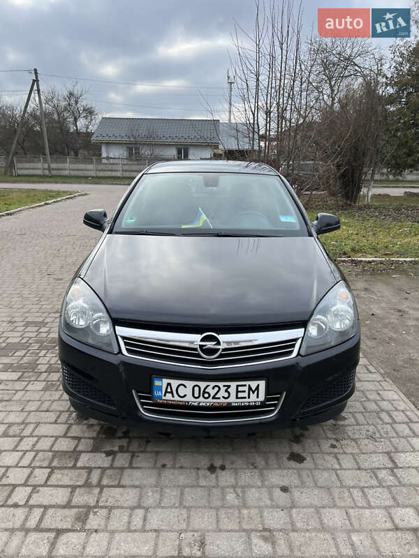 Универсал Opel Astra 2010 в Луцке