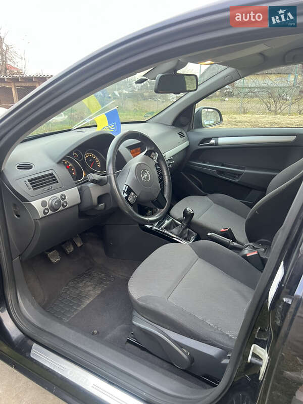 Универсал Opel Astra 2010 в Луцке