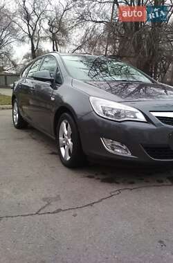 Універсал Opel Astra 2011 в Запоріжжі