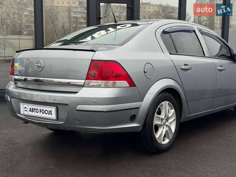 Седан Opel Astra 2012 в Киеве фото 6 Седан Opel Astra 2012 в Киеве