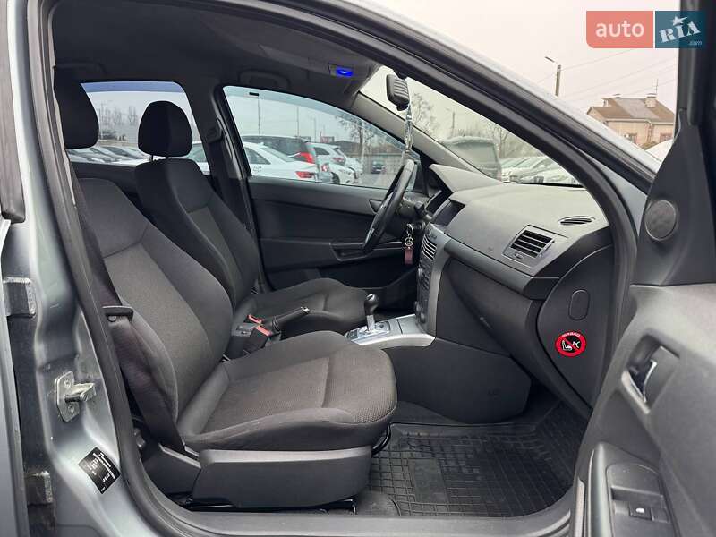 Седан Opel Astra 2012 в Киеве фото 12 Седан Opel Astra 2012 в Киеве