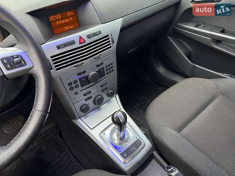 Седан Opel Astra 2012 в Киеве фото 21 Седан Opel Astra 2012 в Киеве