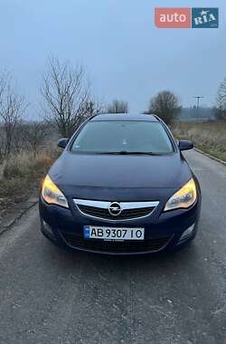 Универсал Opel Astra 2012 в Баре