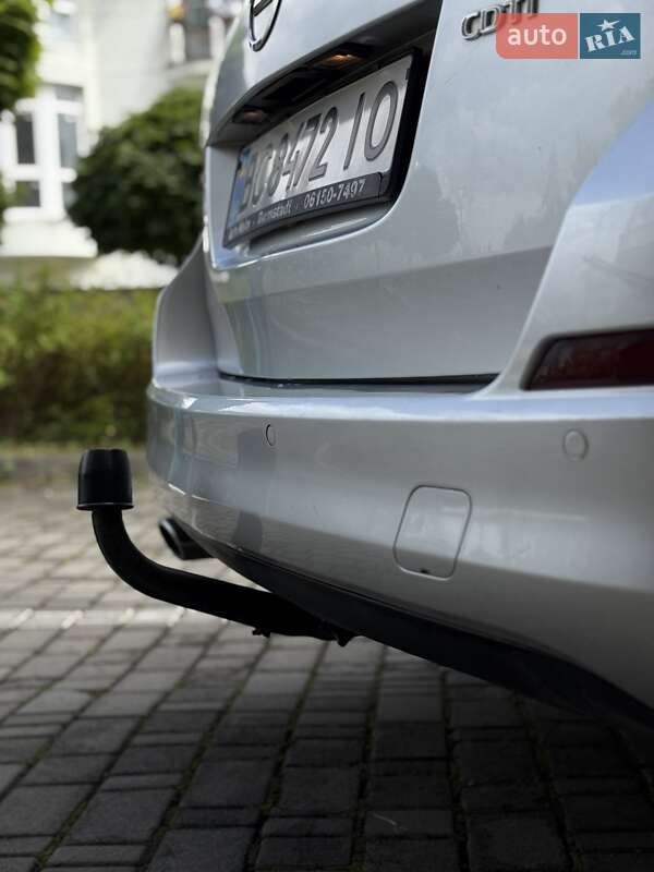 Універсал Opel Astra 2011 в Івано-Франківську