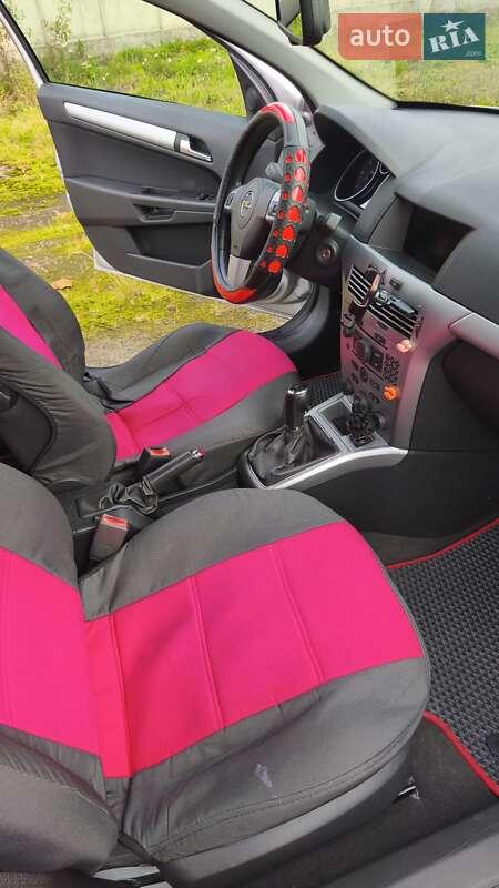 Універсал Opel Astra 2009 в Луцьку