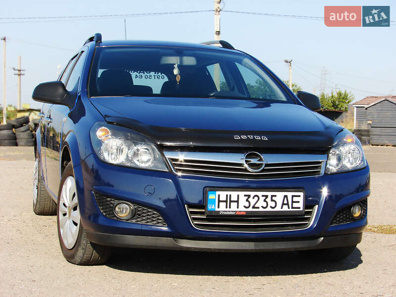 Универсал Opel Astra 2011 в Одессе