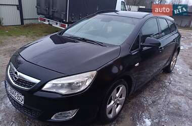 Универсал Opel Astra 2011 в Любешове