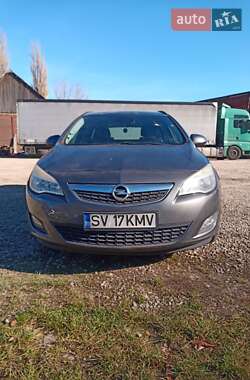 Універсал Opel Astra 2011 в Чернівцях