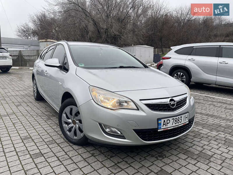 Opel Astra 2011 Opel Astra 2011