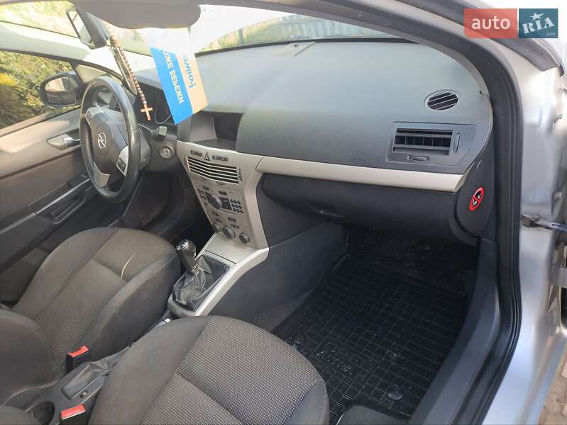 Універсал Opel Astra 2008 в Новомосковську