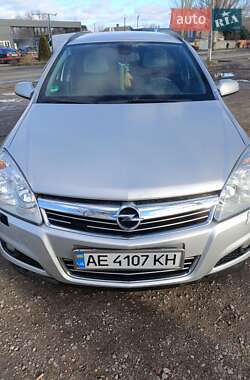 Универсал Opel Astra 2008 в Новомосковске