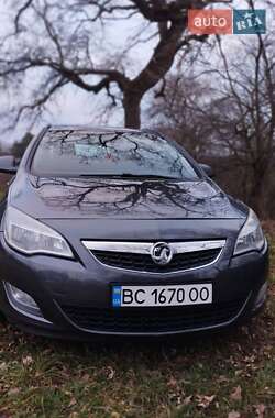 Універсал Opel Astra 2011 в Новояворівську