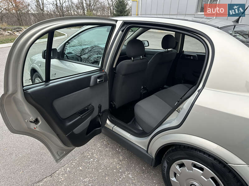 Седан Opel Astra 2008 в Червоному Донце фото 10 Седан Opel Astra 2008 в Червоному Донце