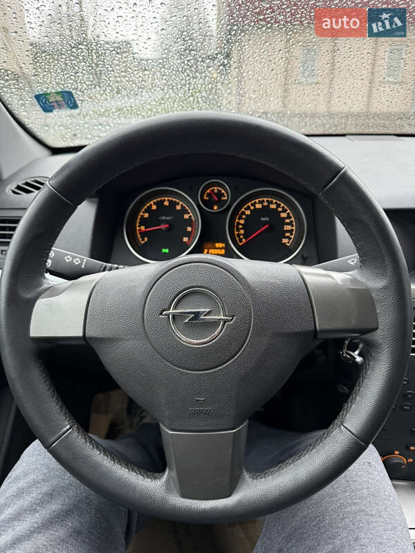 Универсал Opel Astra 2006 в Черновцах