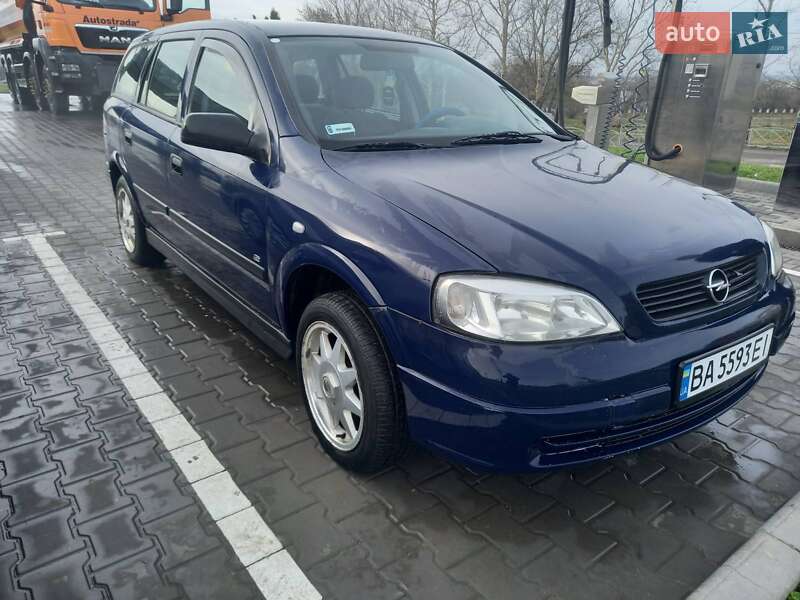 Универсал Opel Astra 2008 в Новой Одессе