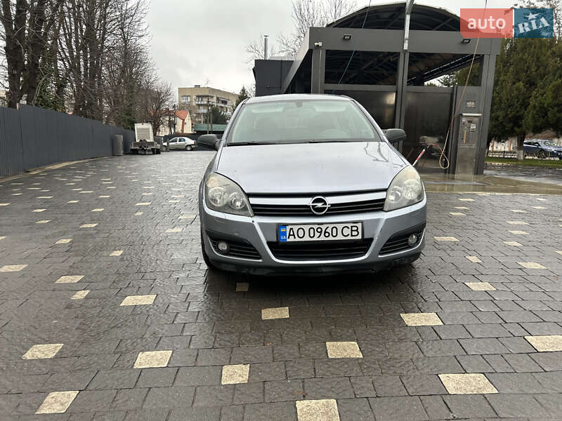 Хетчбек Opel Astra 2004 в Ужгороді