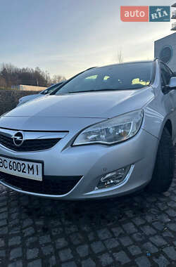 Универсал Opel Astra 2012 в Львове
