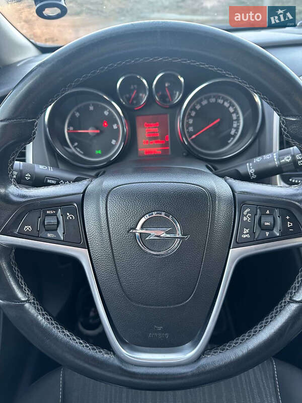 Универсал Opel Astra 2012 в Львове