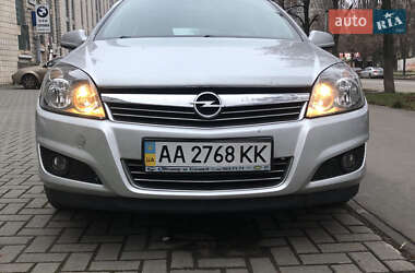 Хэтчбек Opel Astra 2013 в Киеве