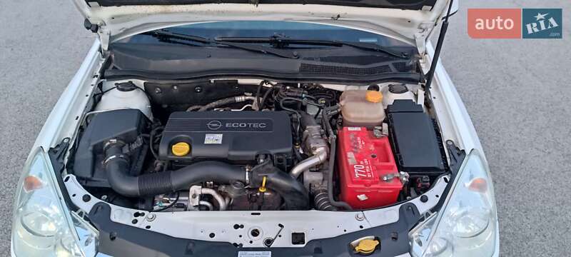 Универсал Opel Astra 2010 в Тячеве