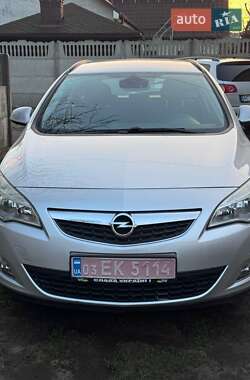 Універсал Opel Astra 2011 в Луцьку