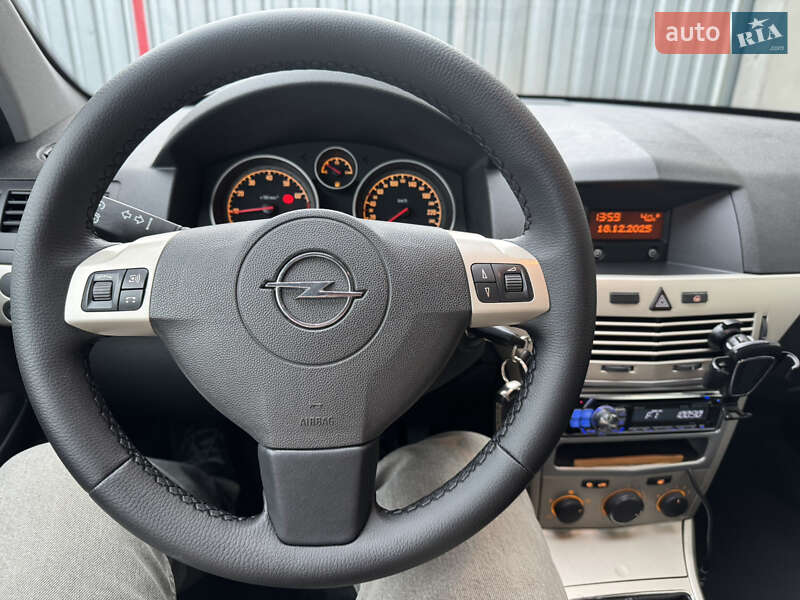 Универсал Opel Astra 2008 в Луцке