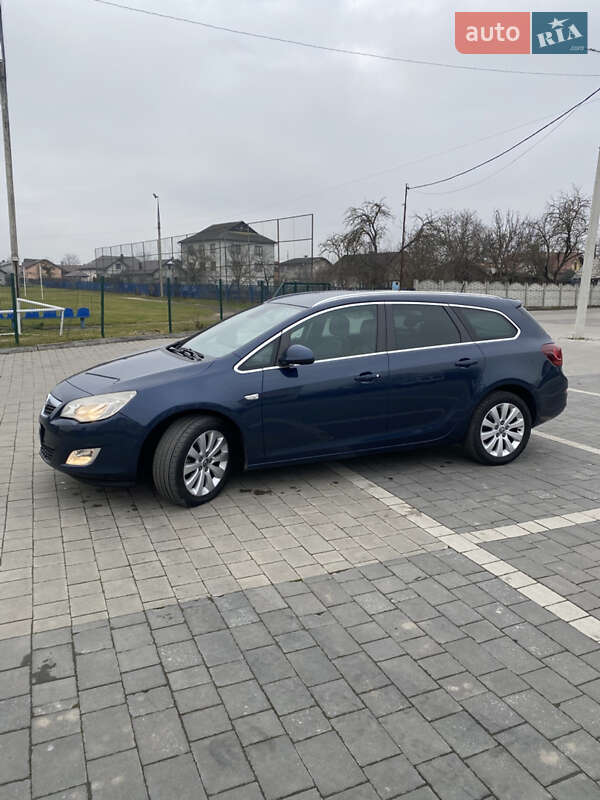 Opel Astra 2012