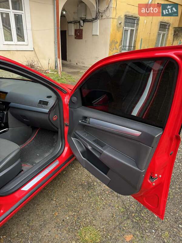 Універсал Opel Astra 2010 в Чернівцях