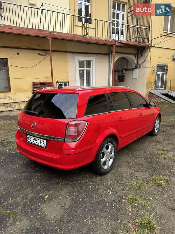 Універсал Opel Astra 2010 в Чернівцях