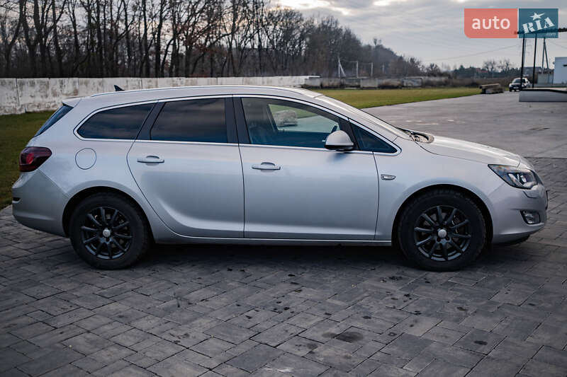 Універсал Opel Astra 2012 в Луцьку