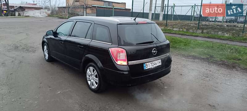 Универсал Opel Astra 2010 в Лохвице