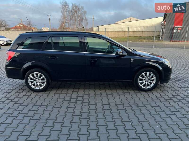 Opel Astra 2010 Opel Astra 2010