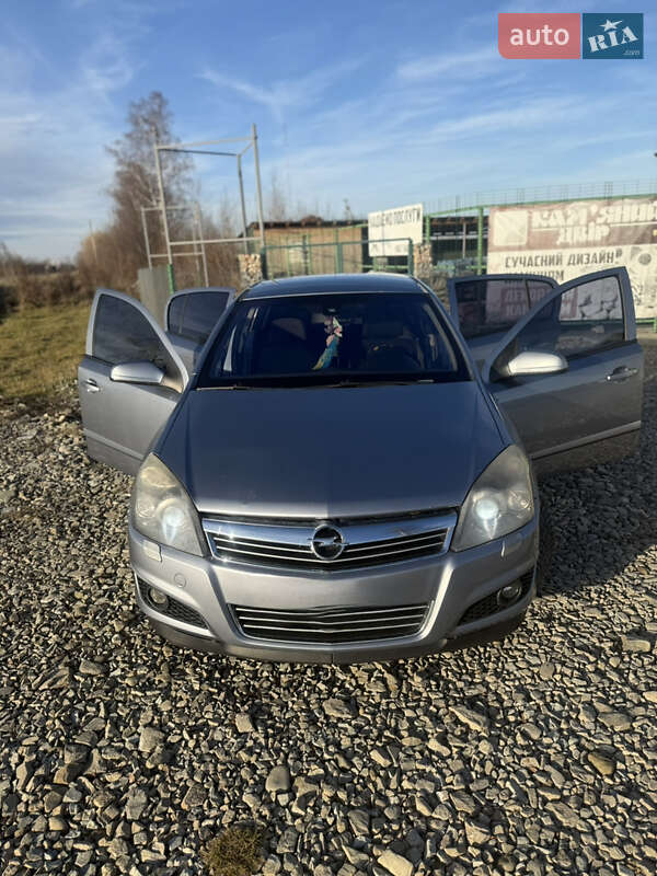 Хэтчбек Opel Astra 2008 в Надворной