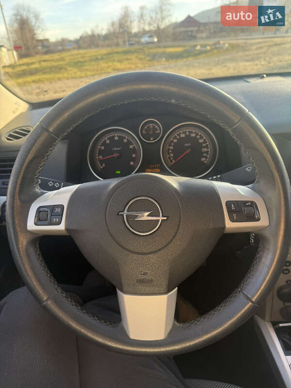 Хэтчбек Opel Astra 2008 в Надворной